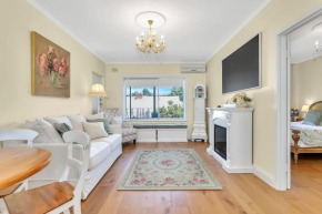 La Belle Fleur - Vintage Stay near Parklands & CBD